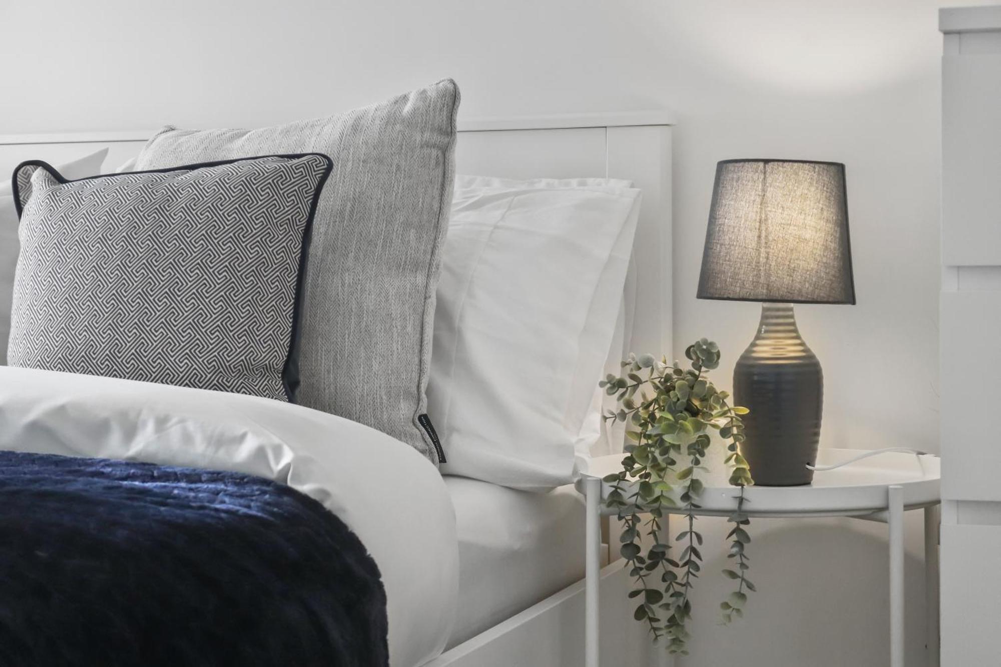 Centrally Located - Modern - 2Bed - 2Bath Apartment Лондон Экстерьер фото
