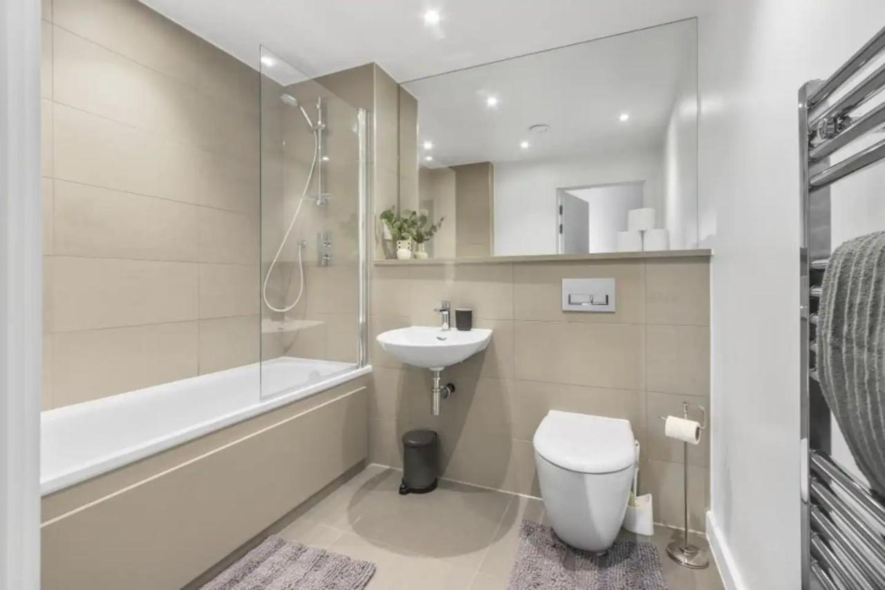Centrally Located - Modern - 2Bed - 2Bath Apartment Лондон Экстерьер фото