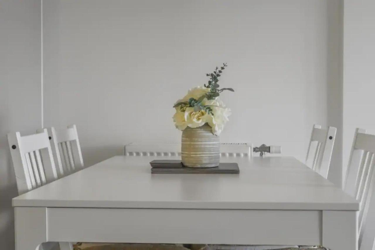 Centrally Located - Modern - 2Bed - 2Bath Apartment Лондон Экстерьер фото