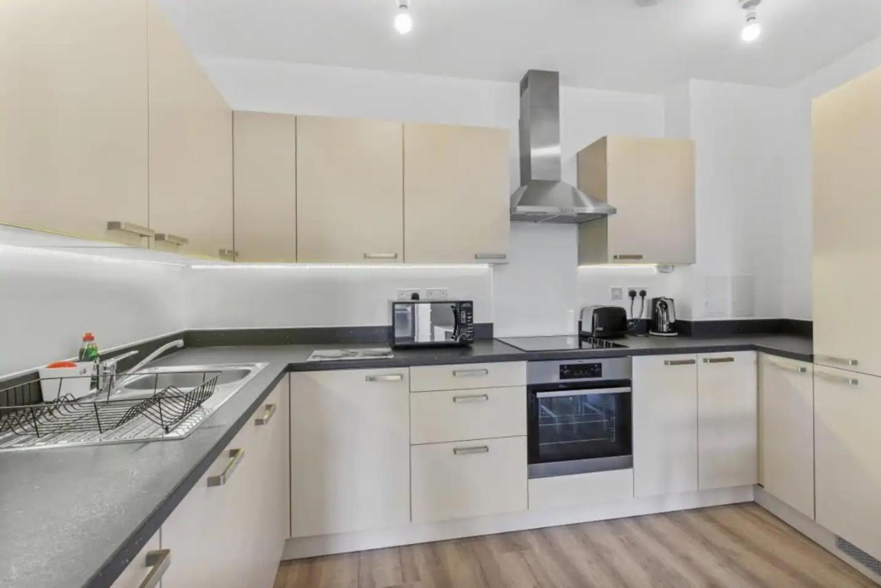 Centrally Located - Modern - 2Bed - 2Bath Apartment Лондон Экстерьер фото