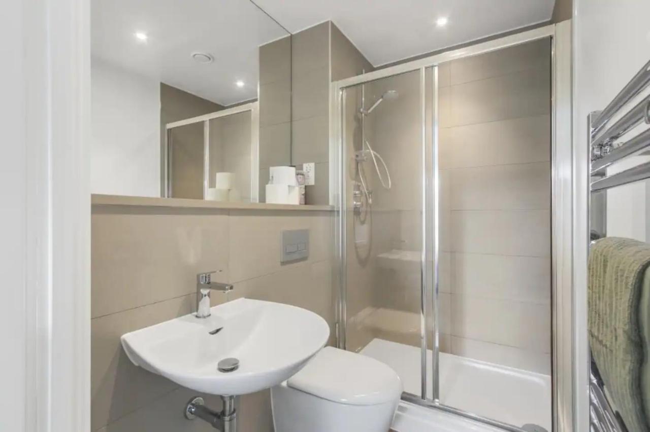 Centrally Located - Modern - 2Bed - 2Bath Apartment Лондон Экстерьер фото
