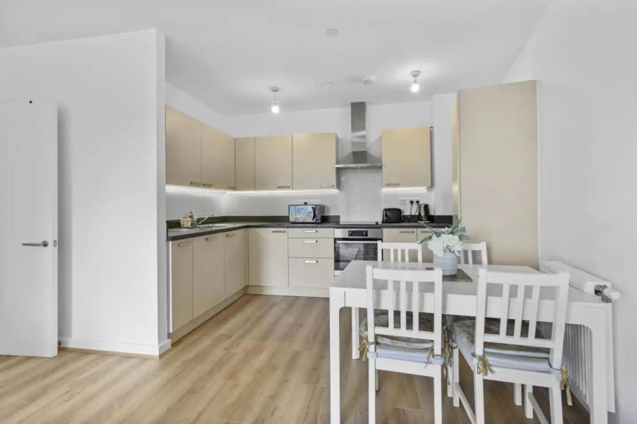 Centrally Located - Modern - 2Bed - 2Bath Apartment Лондон Экстерьер фото