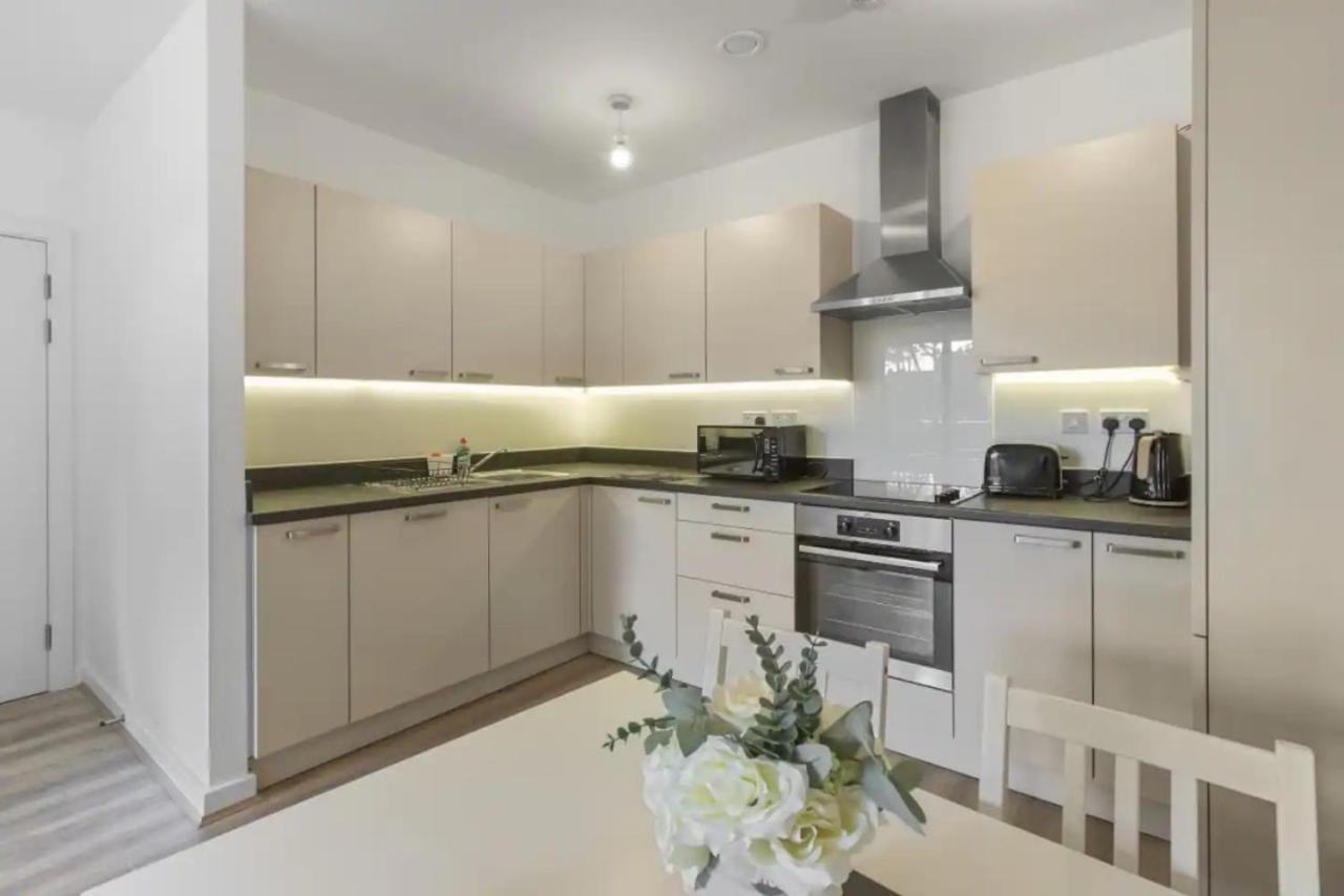 Centrally Located - Modern - 2Bed - 2Bath Apartment Лондон Экстерьер фото